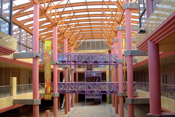 Centro Comercial “Oasis Pasarela” en Los Cristianos, Arona, Tenerife 